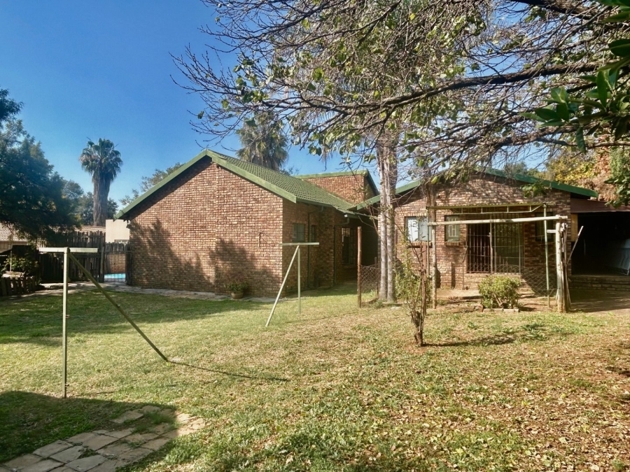 5 Bedroom Property for Sale in Ifafi North West